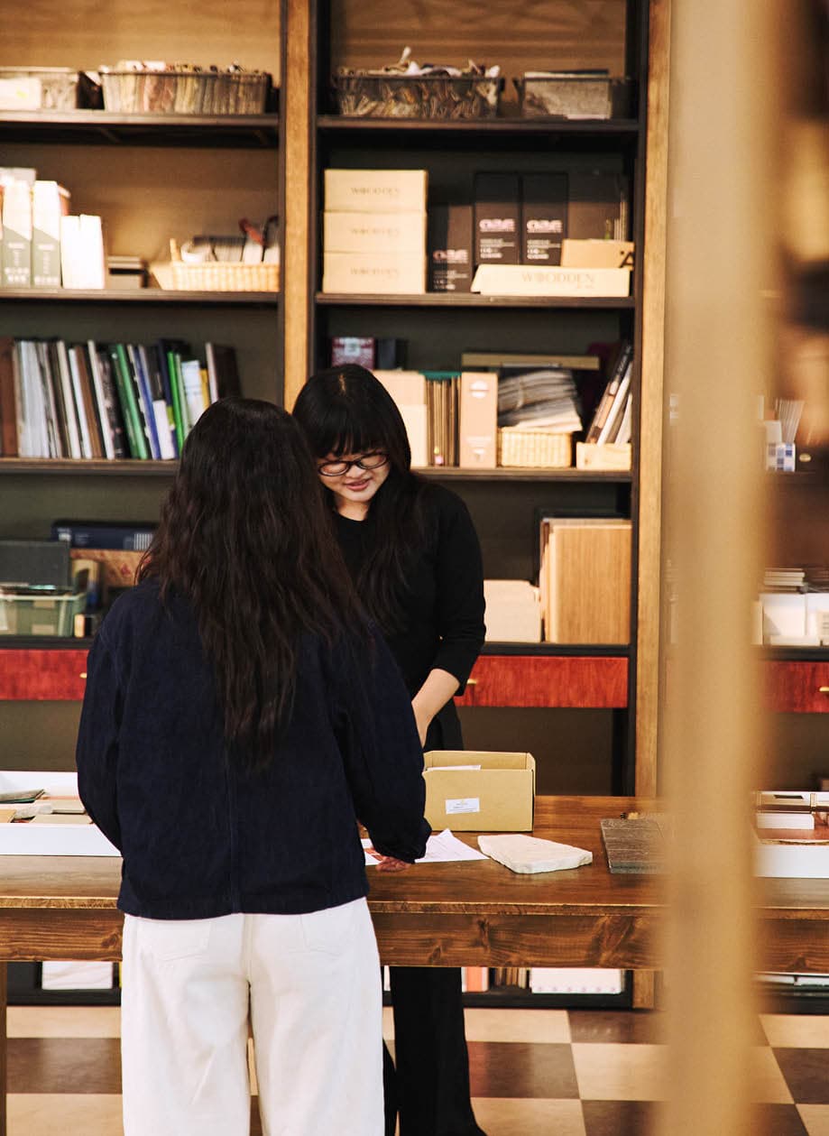 Designers comparing materials at the SIWA station table