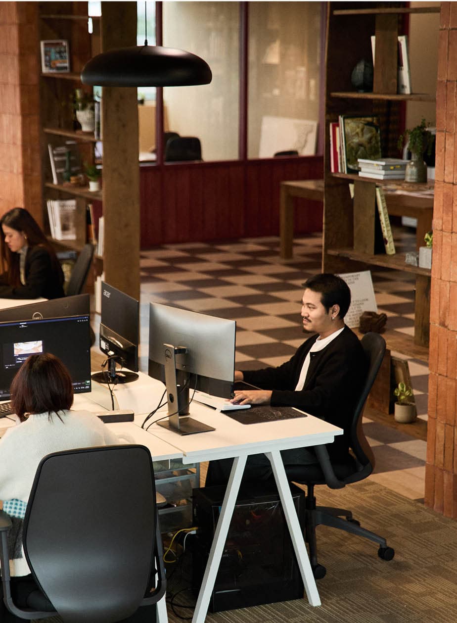 SIWA team working at the reception-side desks